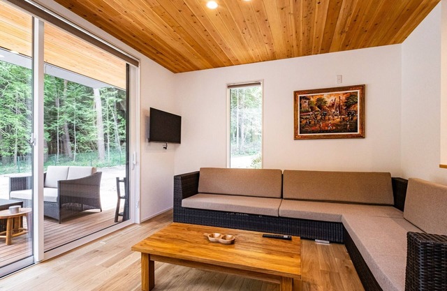 Bridge Building Maisonette surrounded by forest Standard / Minamitsurugun Yamanashi