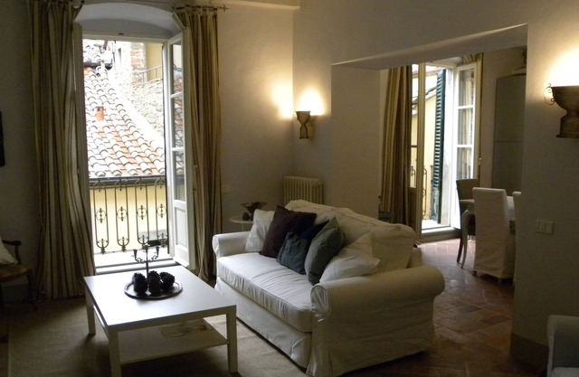 Bright, Bright, Spacious, 1 Bedroom Apartment in the Heart of Tuscany
