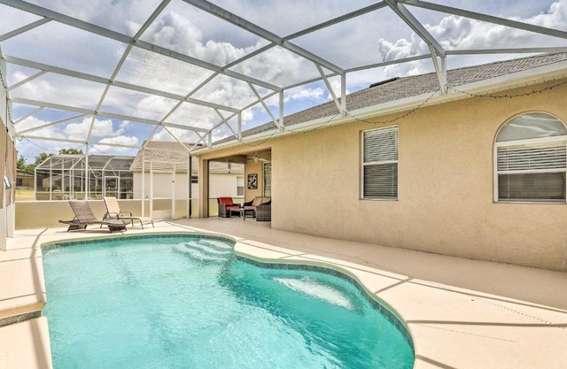 Bright Davenport Home with Pool 14 Miles to Disney!