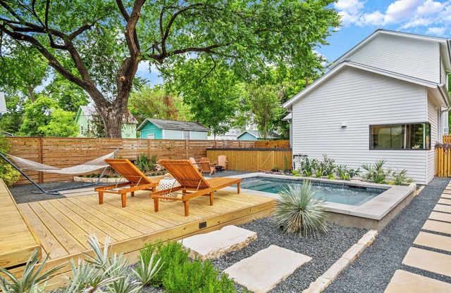 Bright Eastside ATX Bungalow w/ Heated POOL