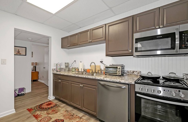 Nature Lover APT: Extended Stays, Monthly Rates!