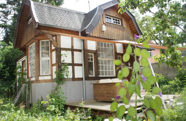 casa brillante, propio jardín naturaleza salvaje, una terraza en el estanque