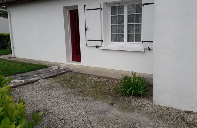 Bright independent apartment in a detached house