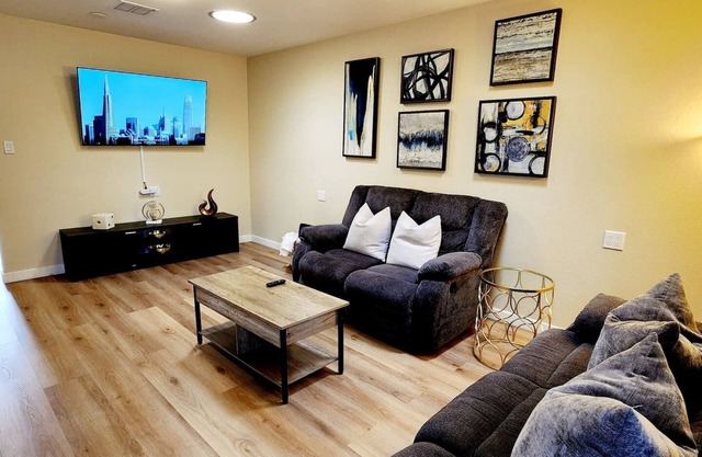 Modern 2BR Escape near Santana Row – Heart of Silicon Valley