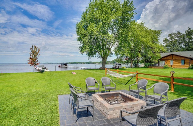 ¡NUEVO! Shawano Lake Getaway - ¡Camina hasta el lanzamiento del barco!
