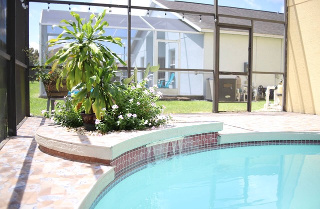 Bright & Spacious 4 BD Room with Private Pool