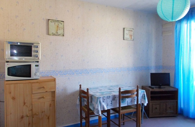 Estudio luminoso para 2 personas con balcón y WiFi gratis, cerca del Lago Uby