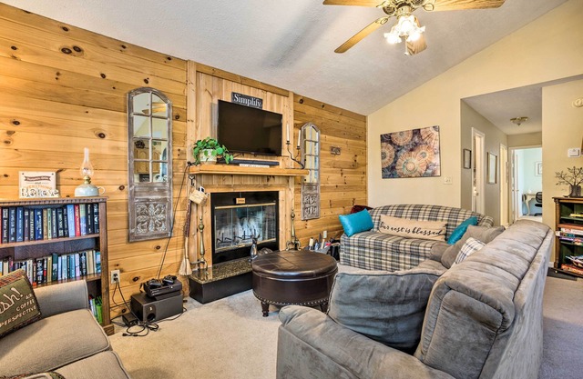 Burnsville Cottage w / Deck y Blue Ridge Mtn vistas!