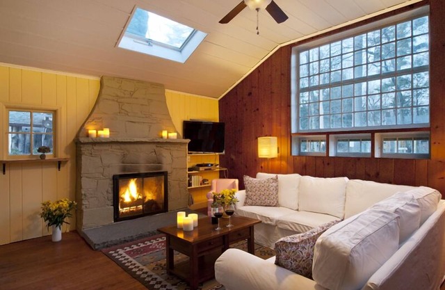 Brookside Retreat: Streamside Patio, chimenea, estudio de escritores, a pie de Village Green.