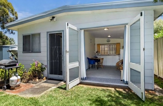 Classic 1 bedder surf shack