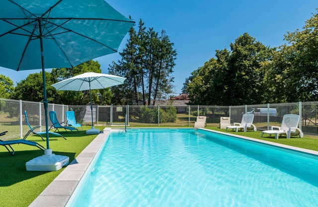 Caravana 'Bruyères - Domaine Des Landes' con piscina compartida, terraza privada y jardín compartido