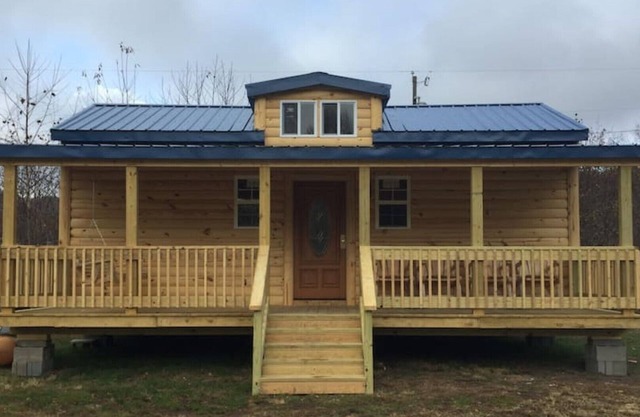 Buck Hill Tiny Home Cabin #5 Mountain & Pond Views