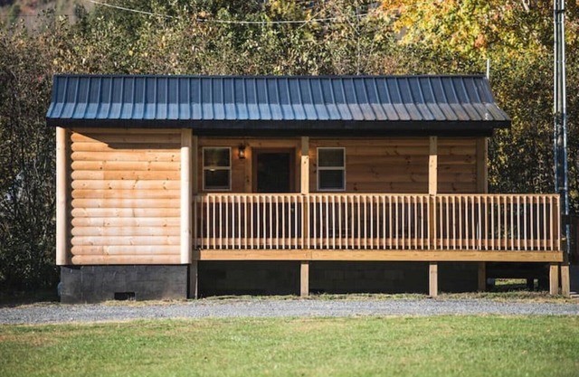 Buck Hill Tiny Home Cabin #6 Honeymoon Suite (ADA)