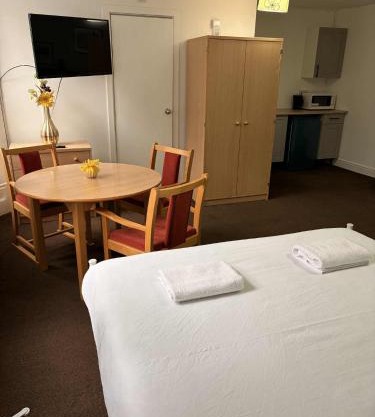 Budget Studio - Central Gosport with Free Parking