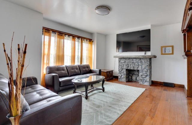 Buffalo Vacation Rental about 20 Mi to Niagara Falls!