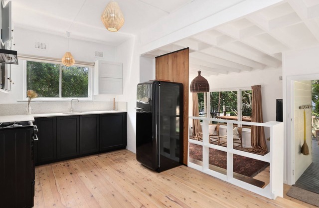 Bungalow 127 at Avalon pde, 800m walk to beach