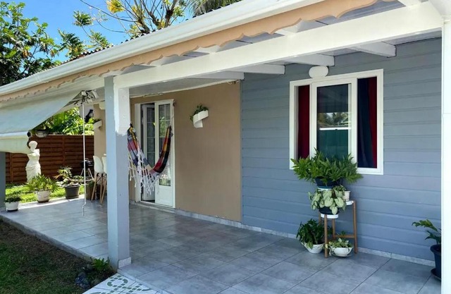 Bungalow confortable à Sainte-Rose avec jardin privé 222