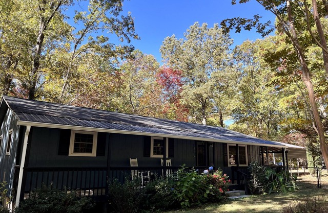 Bungalow in small and quiet cul-de-sac, pet-friendly.