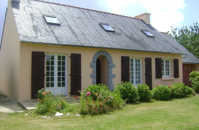 casa de pisos situado a 500 metros del puerto de Trévignon - hermoso jardín