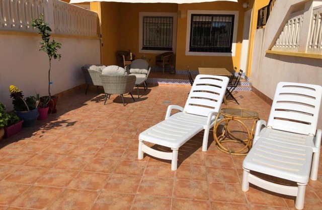 BUNGALOW CON TERRAZA 50M2，500M A LA PLAYA