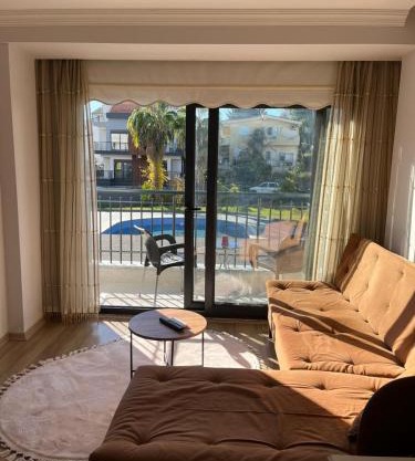 By Lotus Side - Comfortable Luxury Apartment with Pool