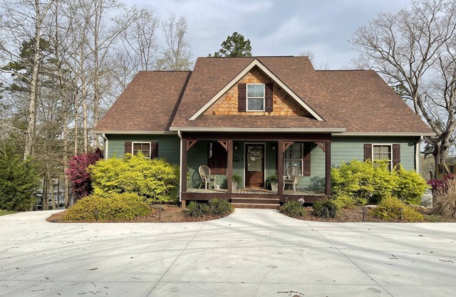 By the Lake Lodge... 4 Bedroom/4 Bath..Enjoy fun on the lake.