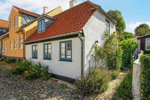 Byhus Med Udsigt Til Ebeltoft Vig