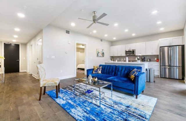 This condominium is a 1 bedroom(s), 1.5 bathrooms, located in New Orleans, LA.