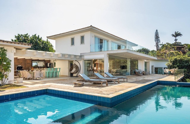 ¡Bz72! Casa con vistas al mar con 5 suites y piscina