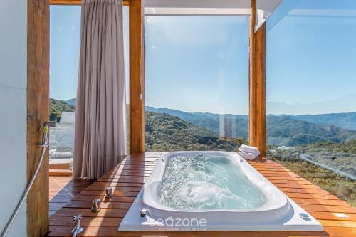 Acogedora cabaña c/jacuzzi en las montañas VST015