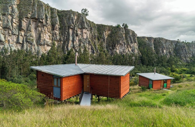 Cabaña Tyto Alba. Acogedora cabaña de madera para 4 personas, en Suesca