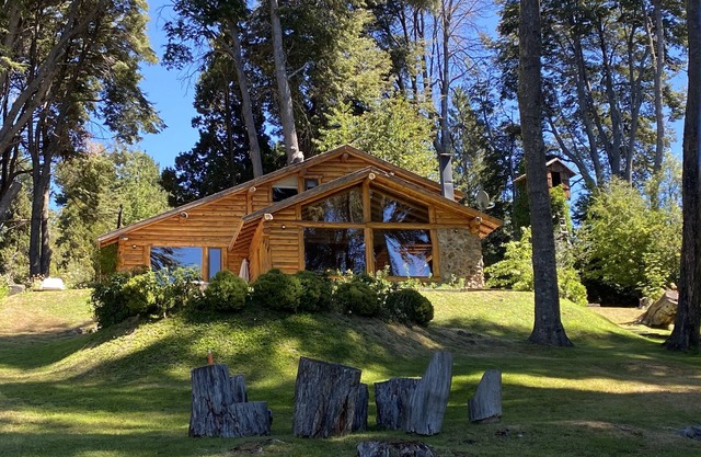 Cabaña con costa sobre el Lago Morenito. PAZ, TRANQUILIDAD Y FAMILIA