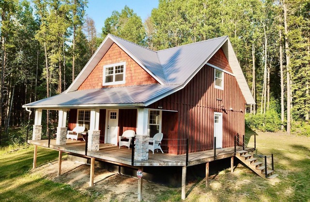 Cabin/bunkhouse for hockey teams, bird watchers, ATV/Snowmobilers, family events