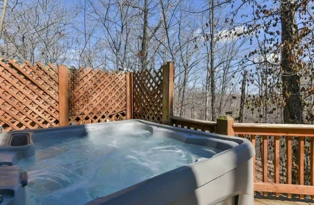 Cabin in Ridgedale with kitchen and balcony
