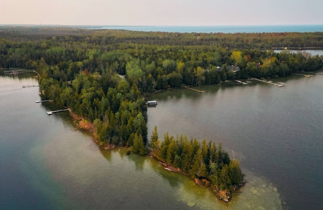 Puerta County Lake Cabin en Private Peninsula en Clark Lake !!