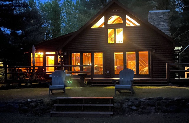 Cabin on the Lake with sunset views.