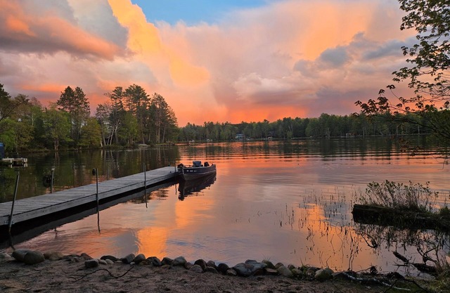 Cabin on Voyageur Lake–2BR Retreat on ER Chain w/ Deck, Firepit & Sandy Beach!