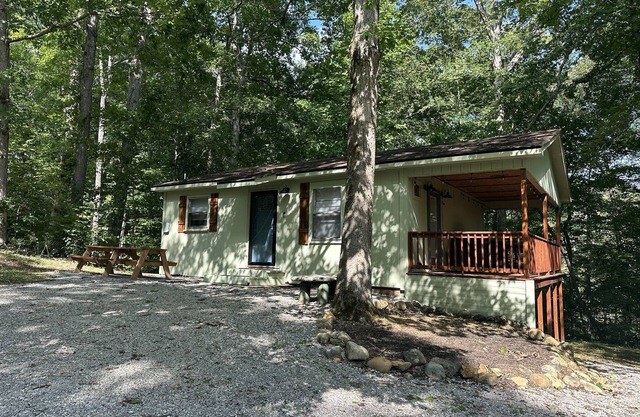 Cabin @ the Marina Less than 1 Mile to FishLipz & Pates Ford Marina