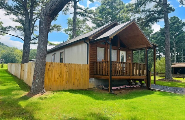 Coco Château at Lake Guntersville- Mountain Lakes /Pet Friendly with Fenced Yard