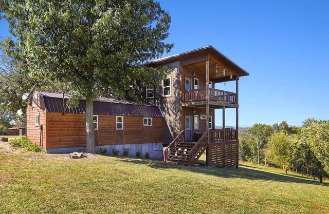 Cabin w/ Hot Tub, family friendly on 40 acres