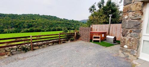 Cader Mountain View Cottage with Hot Tub in Snowdonia