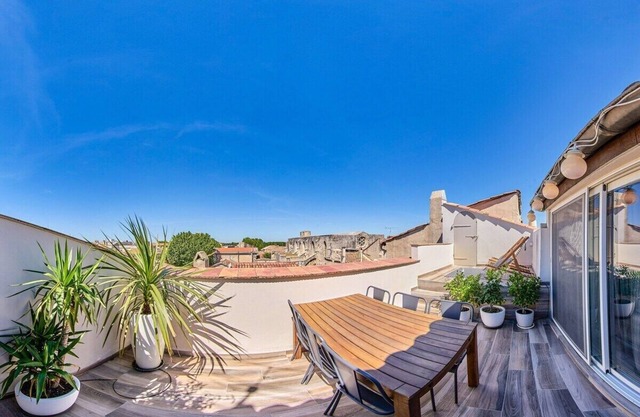 Calm and bright; Terrace and panoramic view in the center Housing
