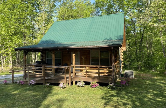 Calming Cabin: Peaceful | Park-Like | Hikes, Waterfalls, The Caverns Near By