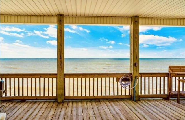 Whole OceanFront home in Cameron near Holly Beach