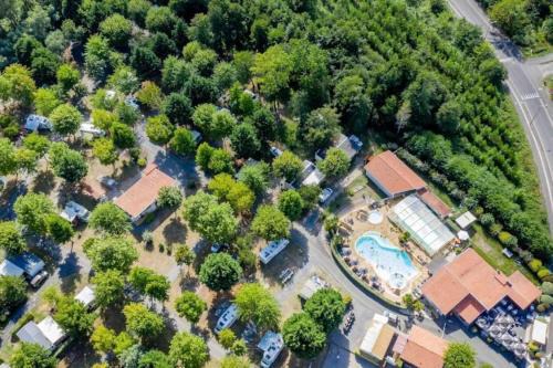 Camping 4 étoiles - Piscine - eebifg
