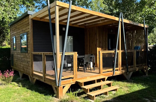 Camping Flower La Davière Plage**** - Chalet Cannelle Premium 26.5m² 2 bedrooms + TV + LV + Covered terrace + Pedestrian area 4 people