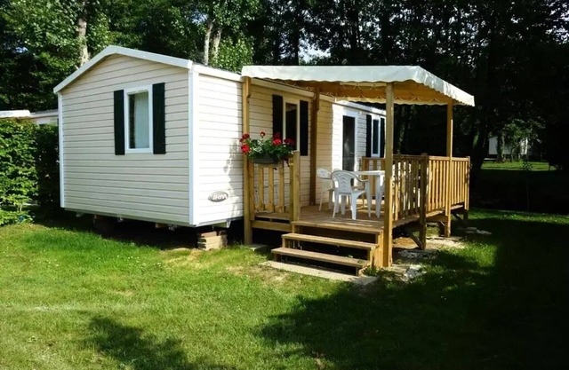 Camping Le Pont de Mazerat **** - Mobile home 28m2 : for a family holiday. 2 bedrooms 4 persons