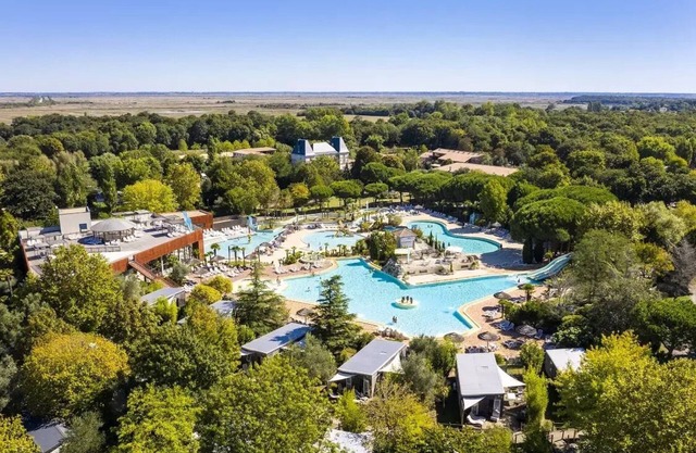 Camping Séquoia Parc***** - Cottage Privilège Plus TV LV Air conditioning 4 rooms, 2 shower rooms 6 people