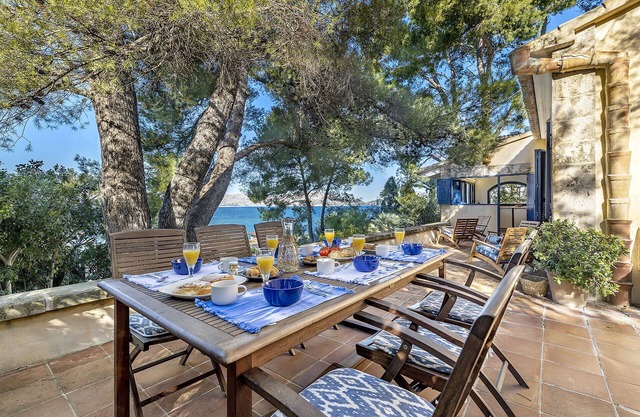 Villa de estilo mediterráneo con vistas al mar