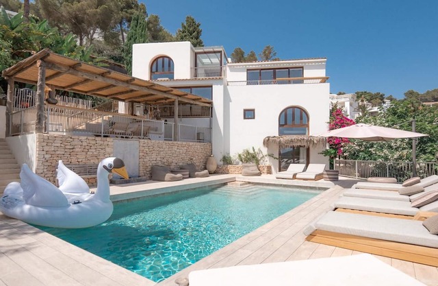 Can Furnet in Ibiza with 4 bedrooms and 8 bathrooms